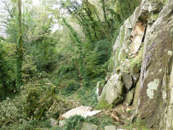 Rockfall at Tremadog following Storm Ophelia. Check the Regional Access Database for more information ow.ly/Q4MS30fZjrS #climbing