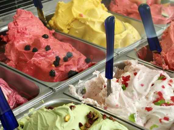 הזוג החרדי שפינק 50 חיילים בגלידה על חשבונם - לסיפור המלא>>
bhol.co.il/article.aspx?i…