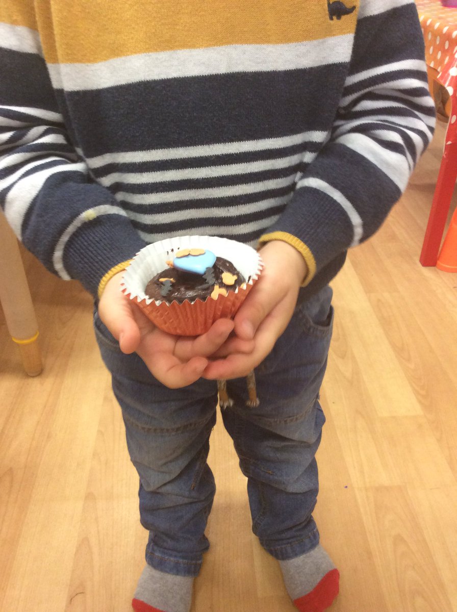 MyFirstFriendsN's tweet photo. 1/77 cup cakes made see you in 48 hours!
@BtonHovePolice @sussex_police #BestPoliceForce 👮🏼♀️👮🏽👻🎃 https://t.co/zocRLHNlst