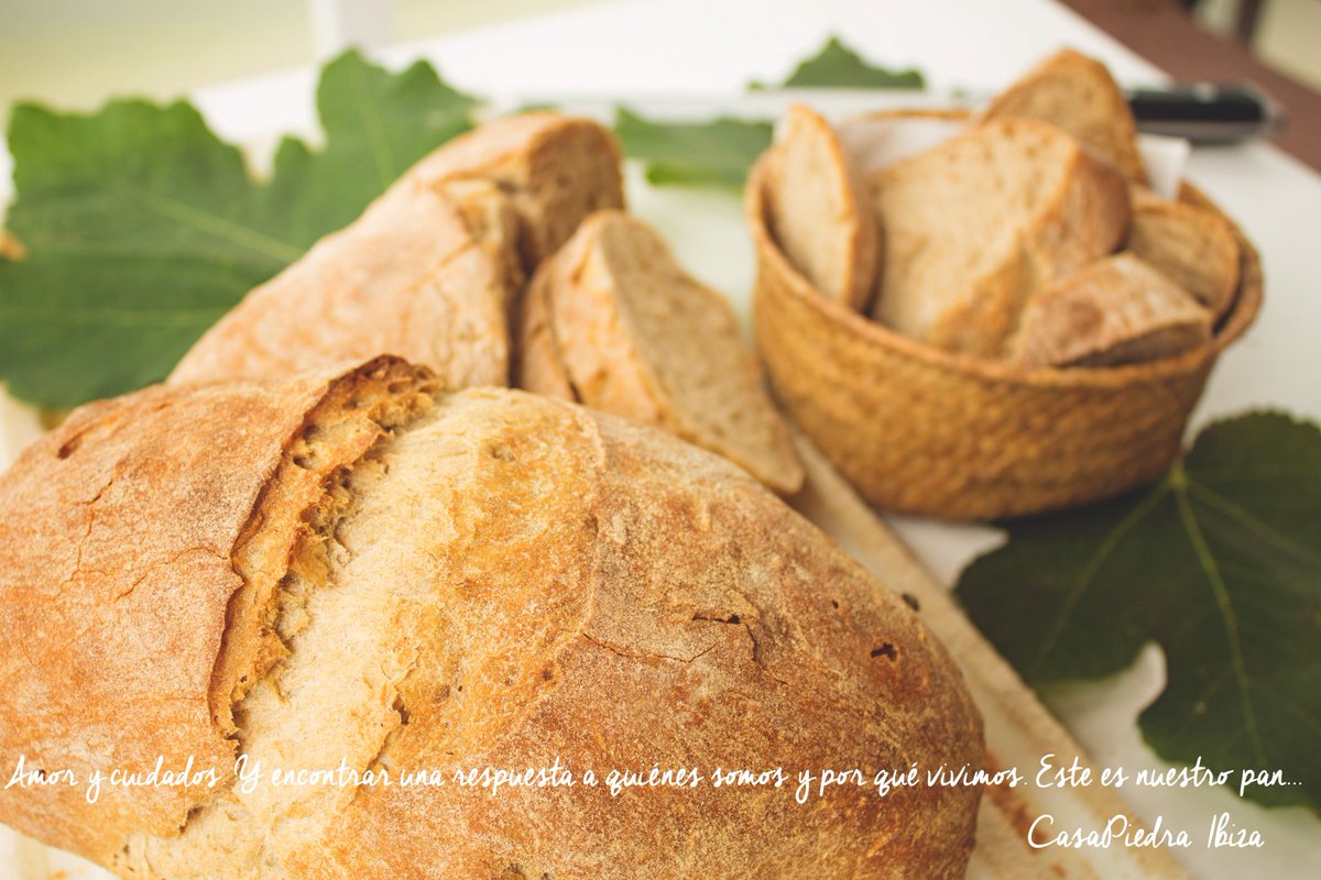 CasapiedraIbiza's tweet photo. Y, ¿qué tal si empezamos la semana con el mejor pan?
#autenticosabor #artesanal #pan #casapiedra #Ibiza #felizsemana https://t.co/tmHLWF7anG