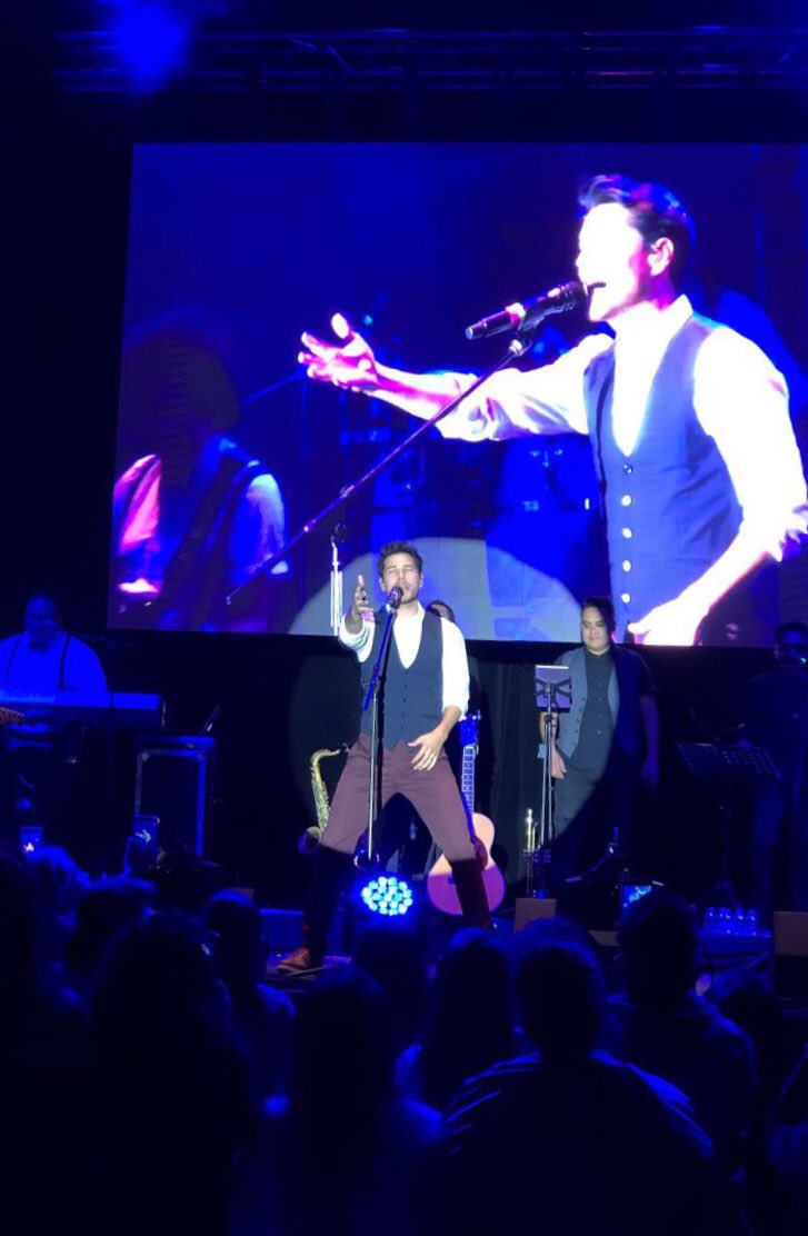 soyjuansolo's tweet photo. Anoche fue, otro sueño cumplido. Estoy muy orgulloso de este “Capítulo 1”. Gracias a todos los que me acompañaron y viajaron para estar. 
❤️ https://t.co/zP1dLTfz5L