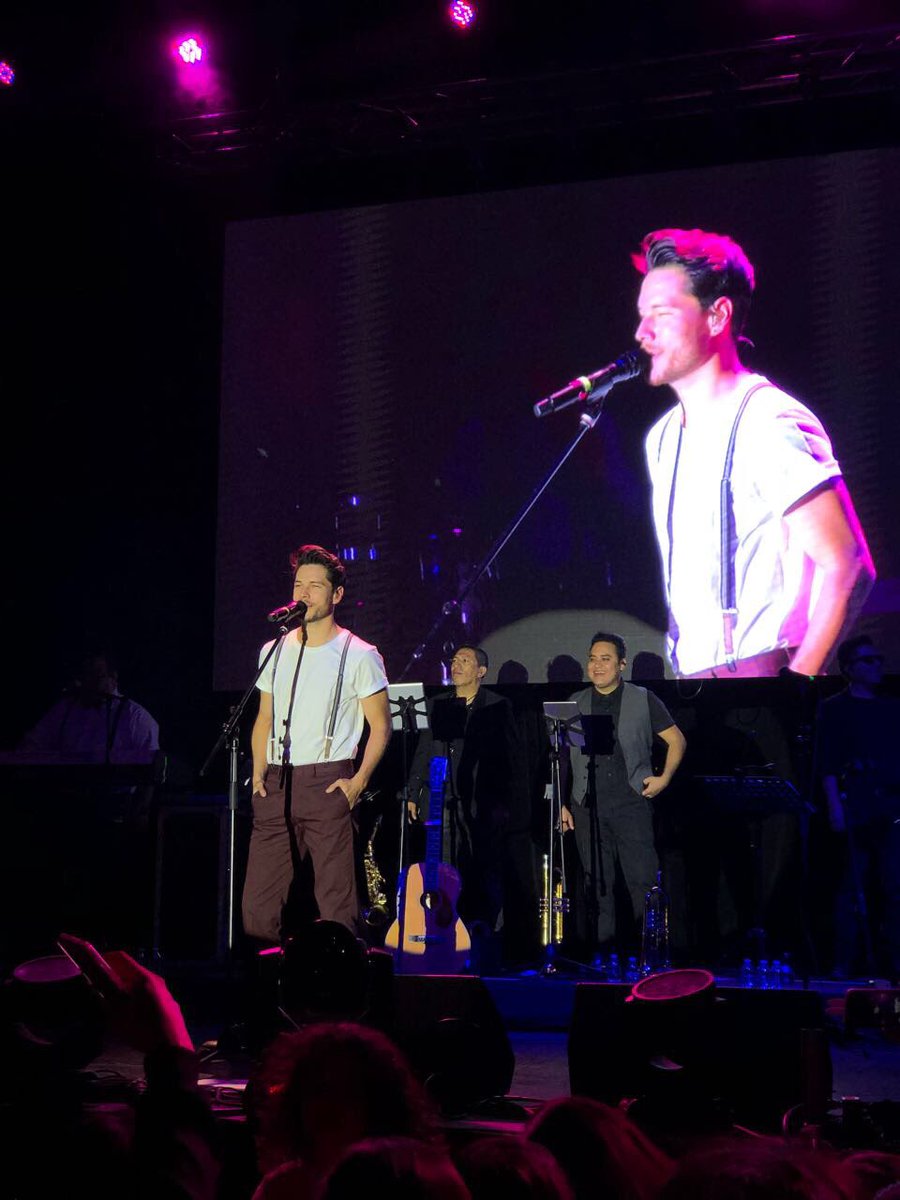 soyjuansolo's tweet photo. Anoche fue, otro sueño cumplido. Estoy muy orgulloso de este “Capítulo 1”. Gracias a todos los que me acompañaron y viajaron para estar. 
❤️ https://t.co/zP1dLTfz5L