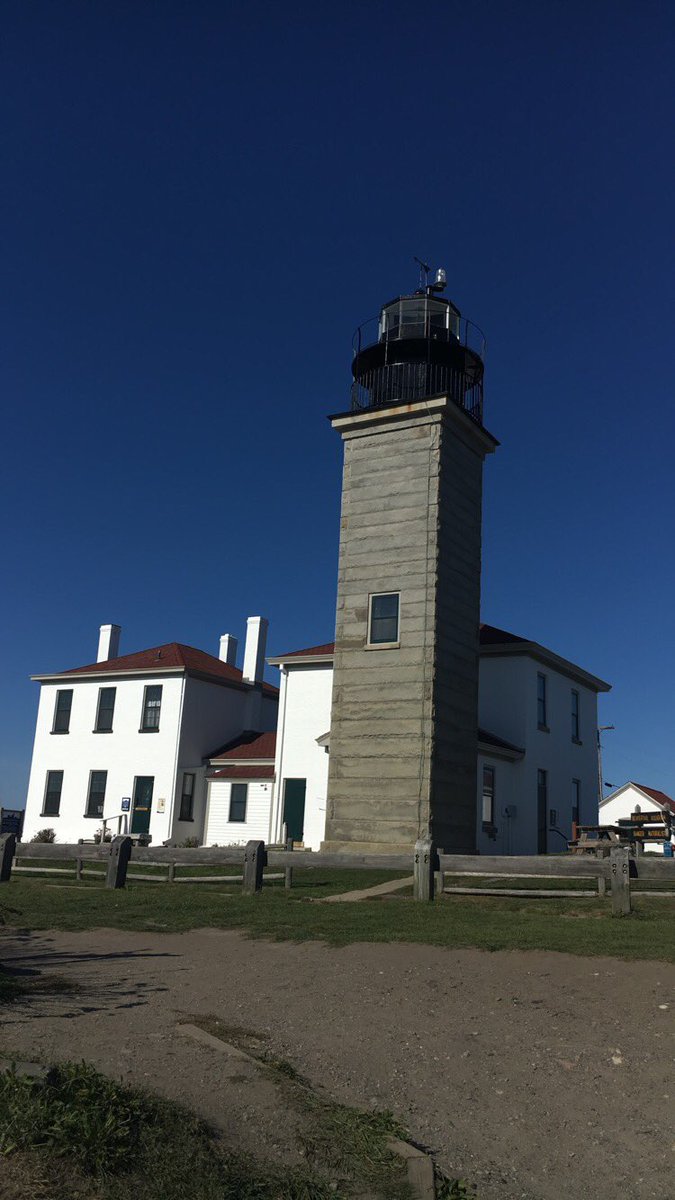 thaok's tweet photo. I love places that makes you realize how tiny u &amp; ur problems are. #JamestownRI #Solace https://t.co/ADVBHKWe7W