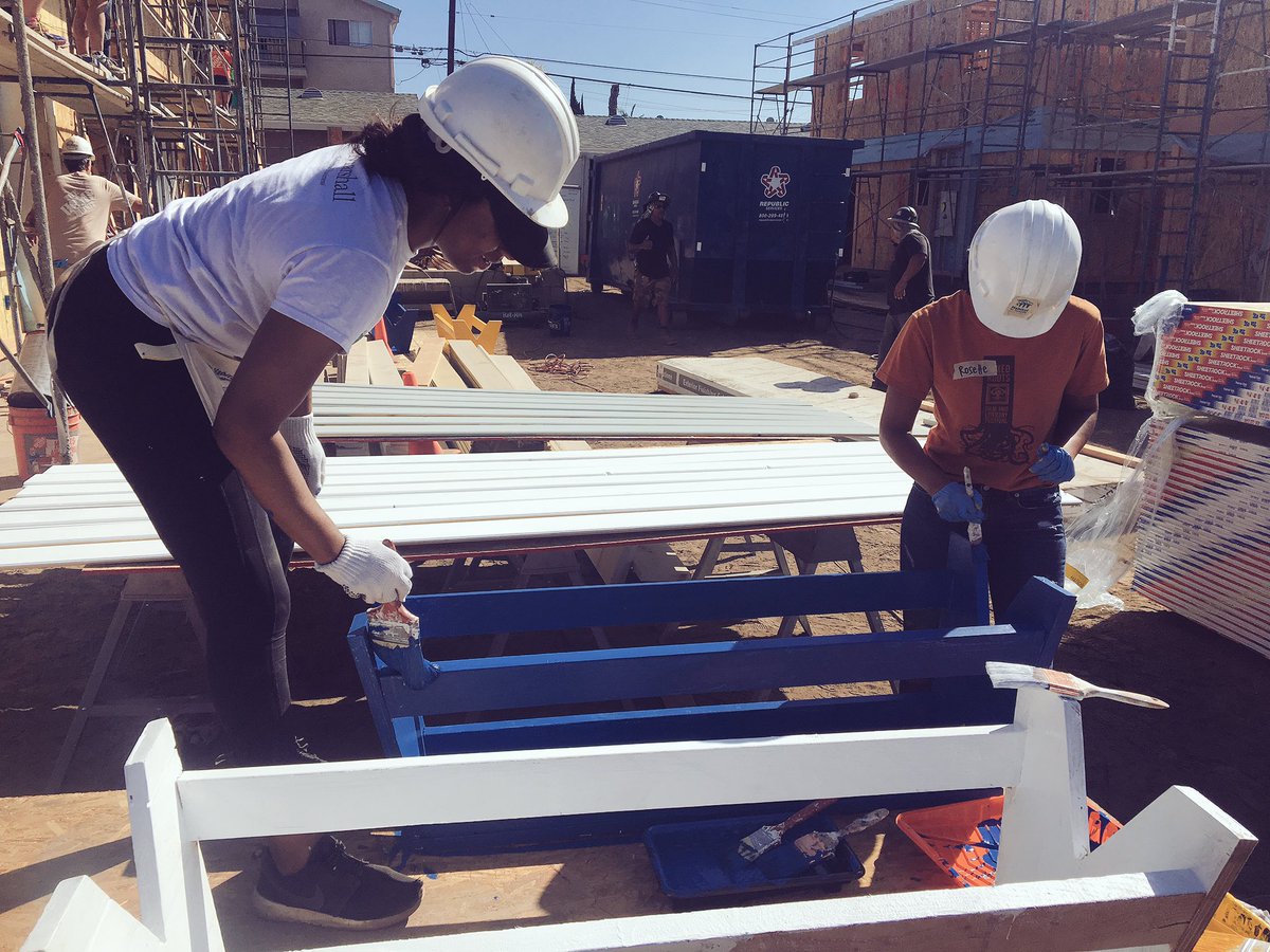 aye_okayy's tweet photo. The highlight of my weekend was volunteering with the @Habitat_org in #LongBeach They're doing amazing work for such deserving families! 🤗🏠🛠 https://t.co/ZFJ4LekyY9