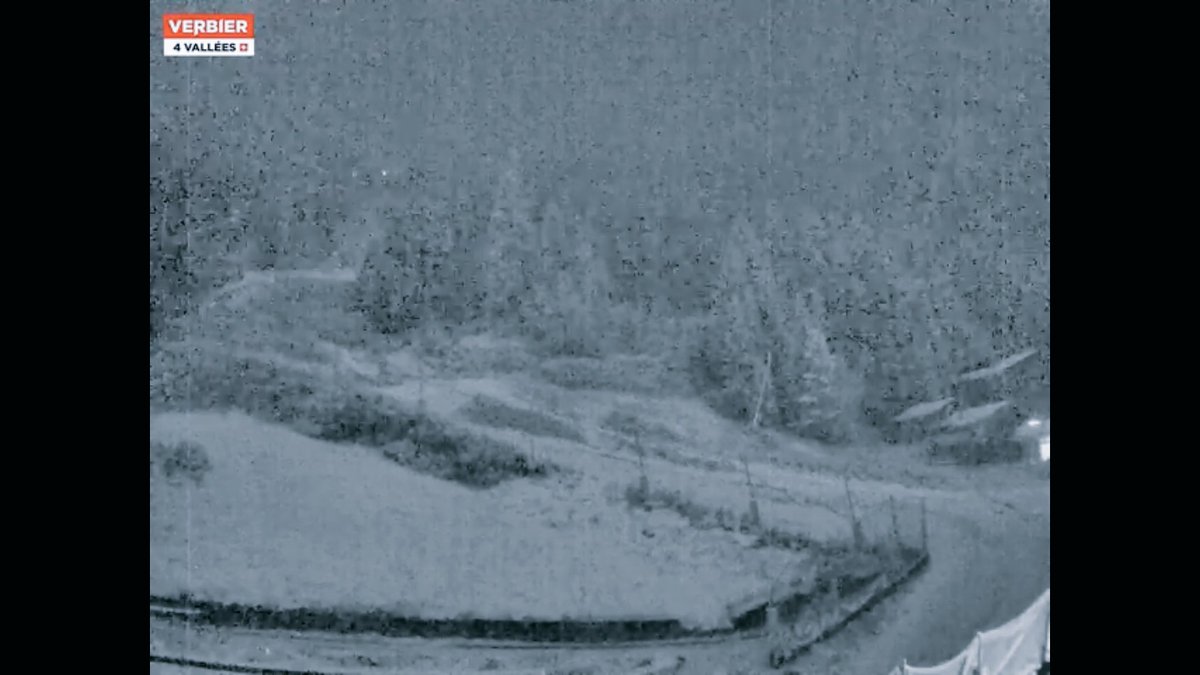 elementconcept's tweet photo. Snow is falling (dumping) in Verbier. This is Medran right now. #wnter #verbier #4valleys #4verch https://t.co/TQTr6PpJHX