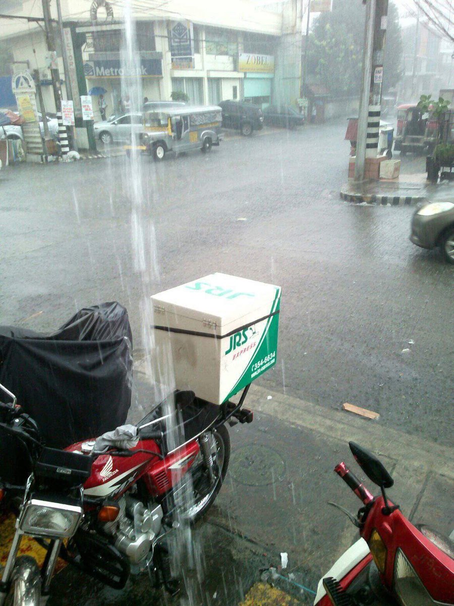 ascendanttroops's tweet photo. CTTO Noly Gentile, malakas na po ang ulan sa bandang Banawe QC @YouScoop https://t.co/n7VzLOpuQU