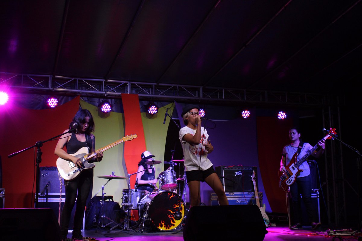 be_amarie's tweet image. Perks of having this job, getting to see these(and more) awesome bands live. #WeAreIntramuros #MoreFunIntramuros #DesignWeekPH