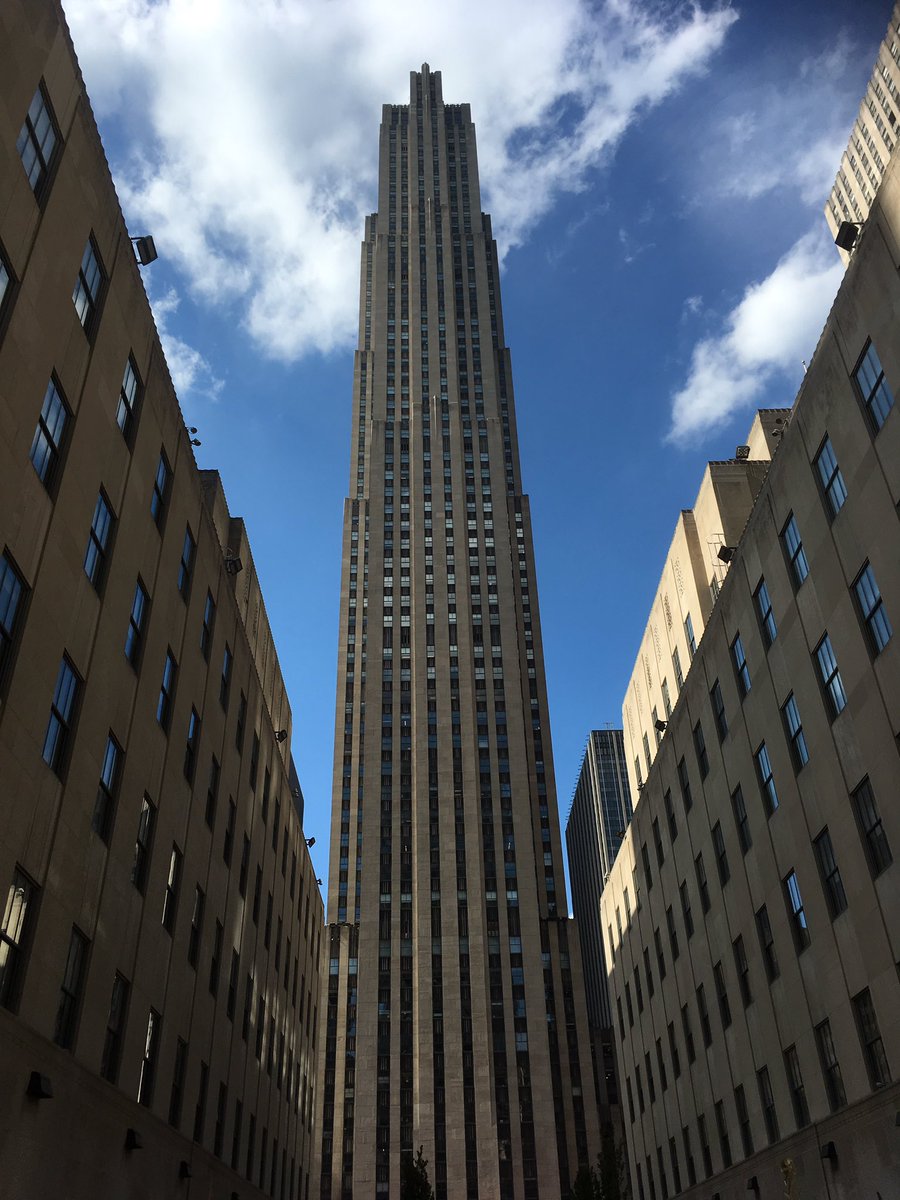 AussenLinie's tweet photo. #NewYorkCity #NewYork #RockefellerCenter #architecture https://t.co/HqxZrqhR98 #nofilter https://t.co/HA5iZpQQuk