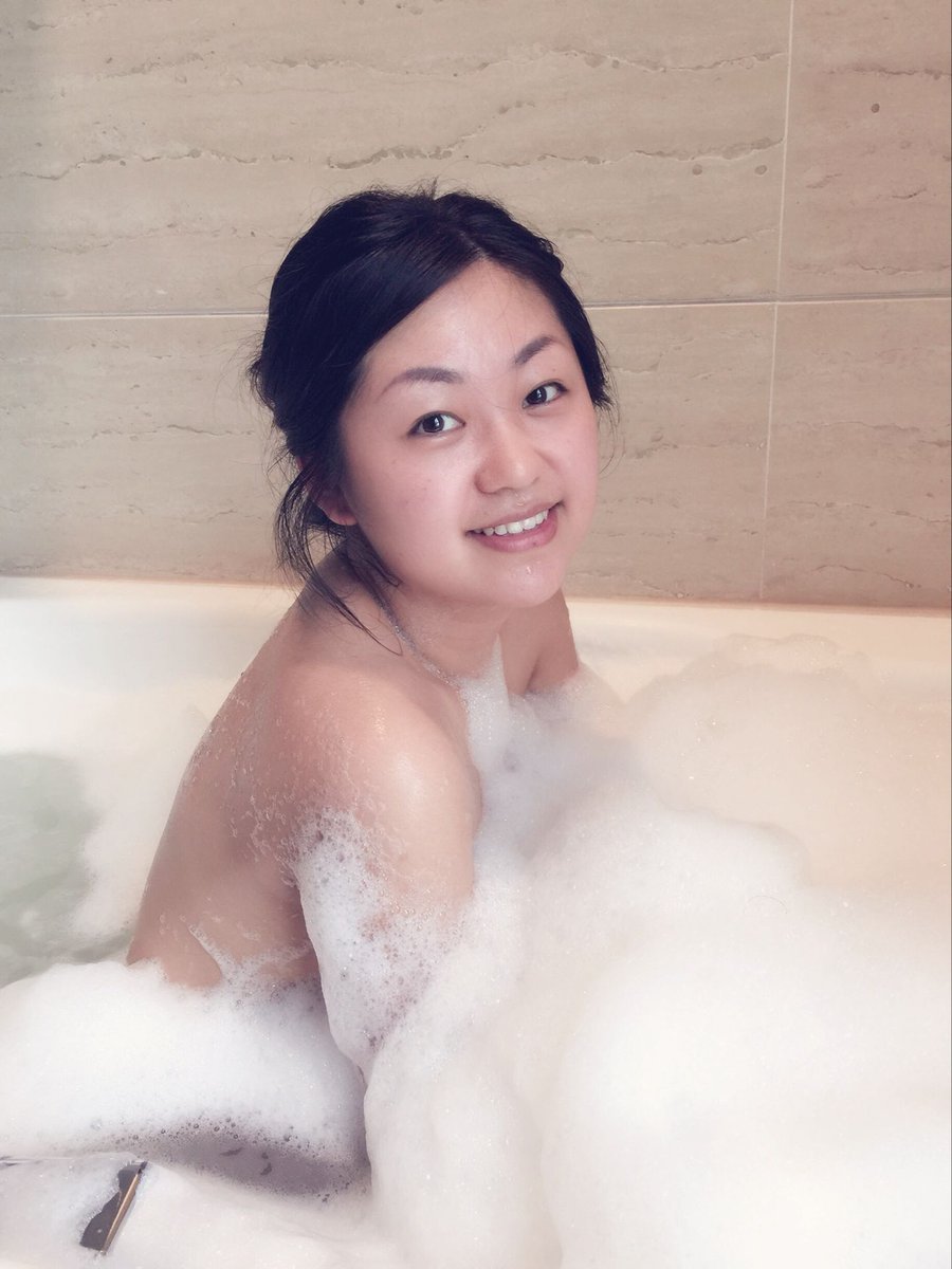 If u RT &amp; like this, I will DM u a nude pic, followers only 😍