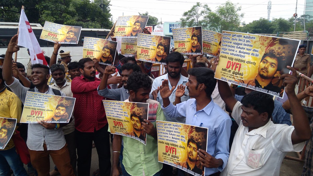 Ahmedshabbir20's tweet image. DYFI protesting against #BJP over #Mersal issue #MersalVsModi