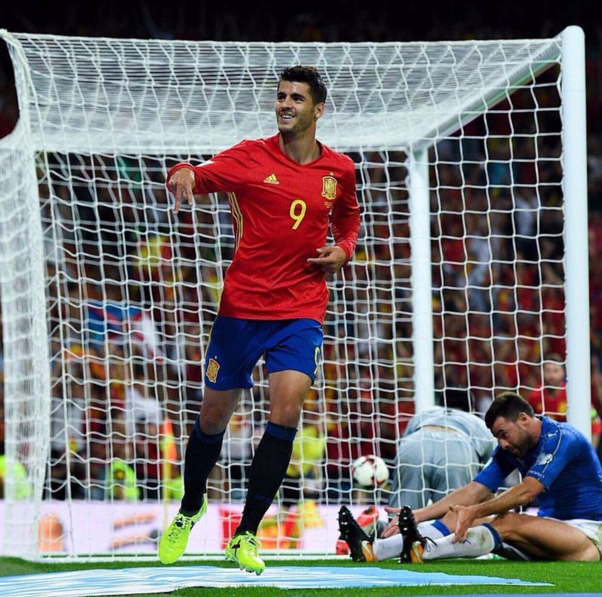 Feliz cumpleaños//Happy Birthday to Spanish player Álvaro Morata!!   