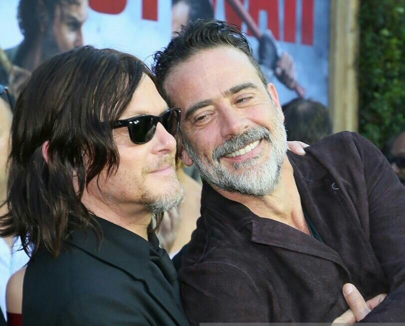 JDMNeganXD's tweet photo. Quédate con la persona que te vea así como Jeffrey ve a Norman!!!😏😁

#TheWalkingDead https://t.co/arq7N7R8kM