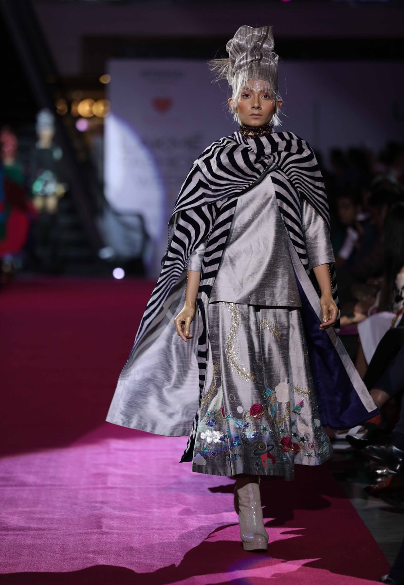 LakmeFashionWk's tweet photo. #LFWTrends: @im_manisharora's collection titled ‘Cosmic Love' collection had #capes in Aztec prints and Art-Deco patterns. https://t.co/QqTPbEhoVl