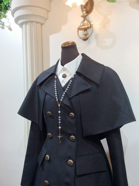 BOZ本店 on Twitter: "新作コートが入荷致しました!! フェミニンな印象が愛らしいミニタイプのケープ付きコートの登場です
