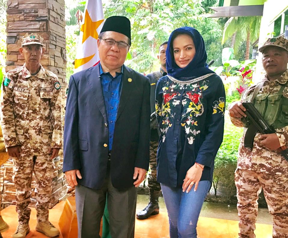 jamelaaisha's tweet photo. Sat down w/Moro Islamic Liberation Front Chairman Al Hajj Murad Ebrahim.We talked about the peace process,Marawi war,MILF vs pro-ISIL groups https://t.co/A1mOh7Kd39