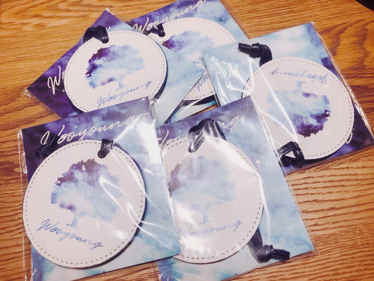 [장우영연합] 우영 디지털싱글 ‘똑같지 뭐’ 이벤트 당첨자 분들에게는 이번 우영 일본 투어 굿즈인 캐리어참을 보내드립니다 :) #우영 #WOOYOUNG #실물이더예쁨