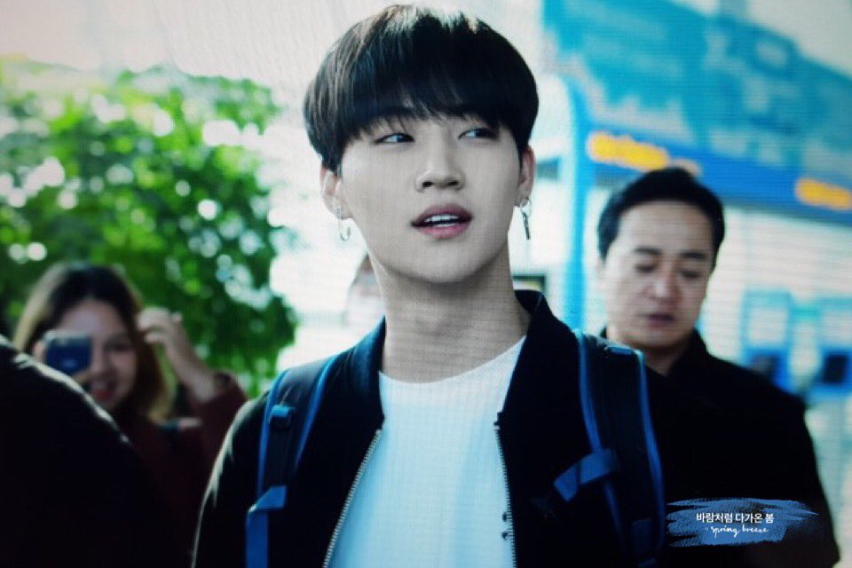 springbreeze16's tweet photo. 171023 정글의 법칙 출국 재버마😭💕💕💕 #JB #재범 #GOT7 #7for7 #YouAre https://t.co/hGsqLyBqeR