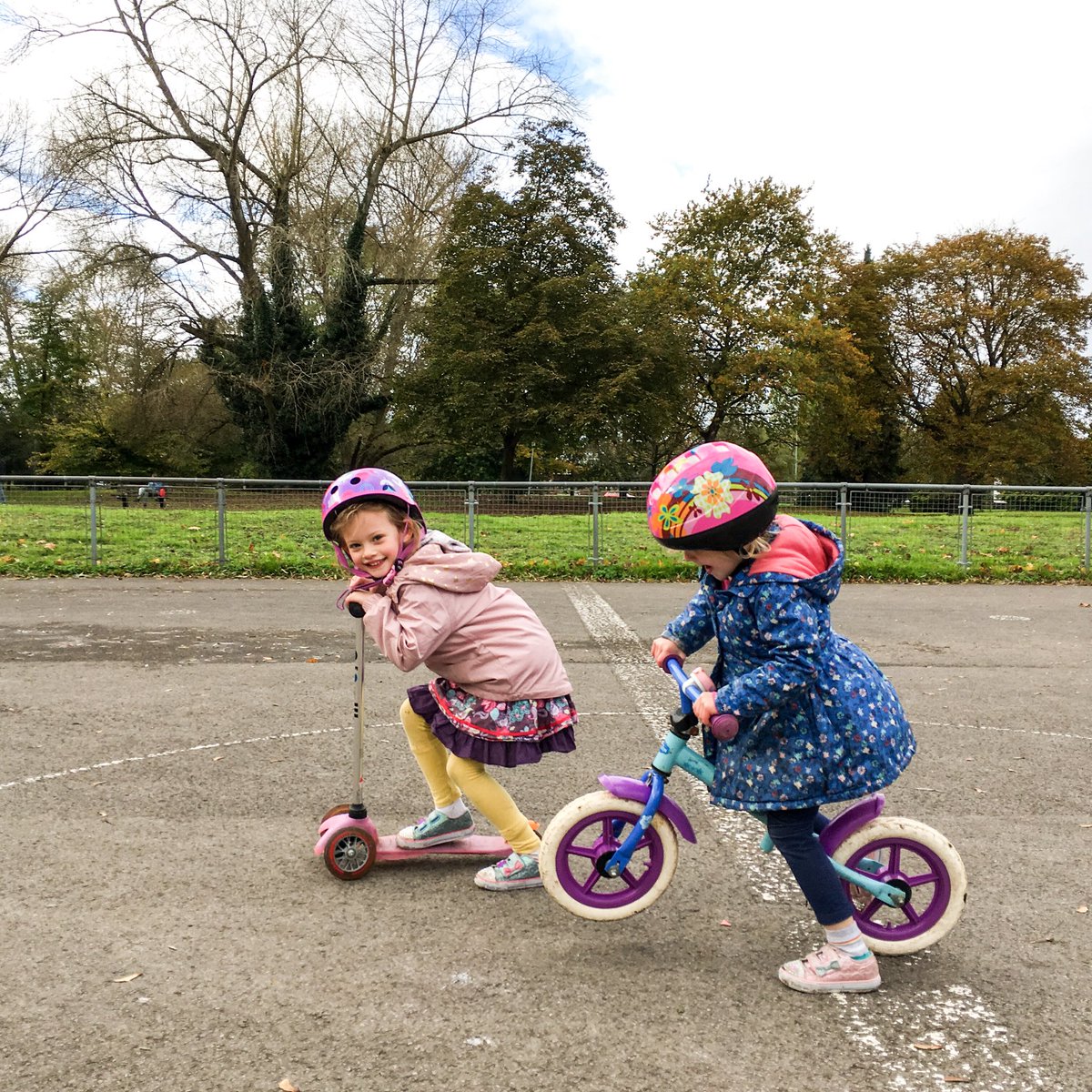 createaves's tweet photo. @SuckingRabbits @guymartinracing, Speed with Guy Martin: Balance Bike v Scooter Special #daughters #dragrace https://t.co/YR294ZSyX6