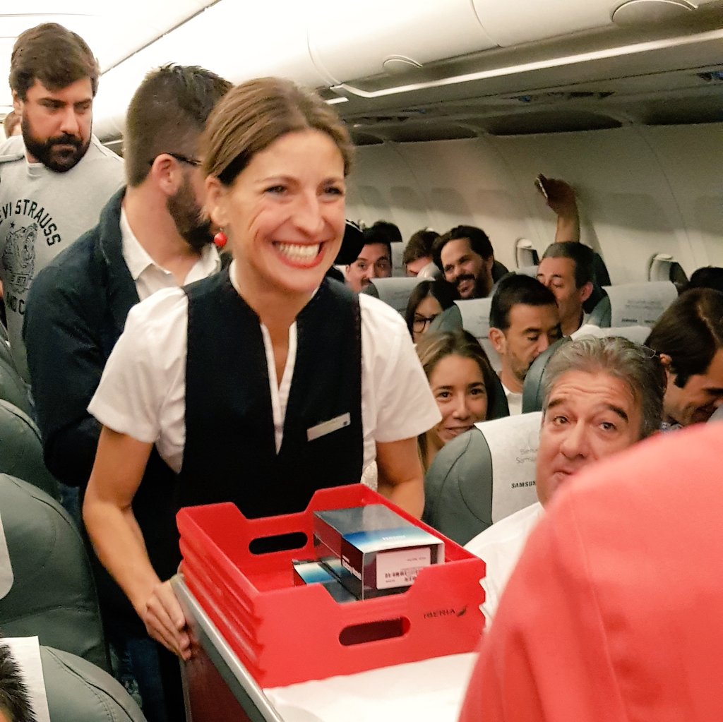 SamsungEspana's tweet photo. En Samsung si nos caemos no sólo nos levantamos, aprendemos a volar... #Note8abordo #DoBiggerThings https://t.co/oMgeU7UCZ1