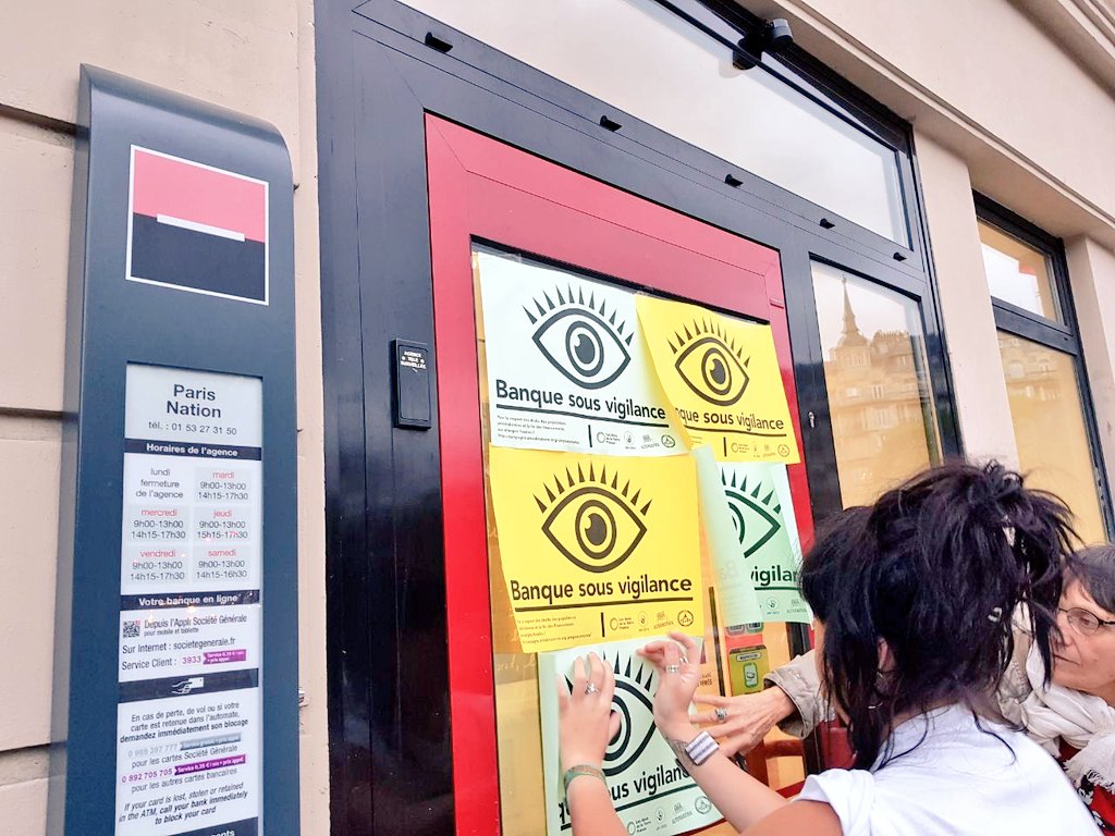 amisdelaterre's tweet image. [ACTION] 35 militants placent @CreditAgricole et @SocieteGenerale sous vigilance🚫 Stop aux énergies fossiles ! #DefundDisasters