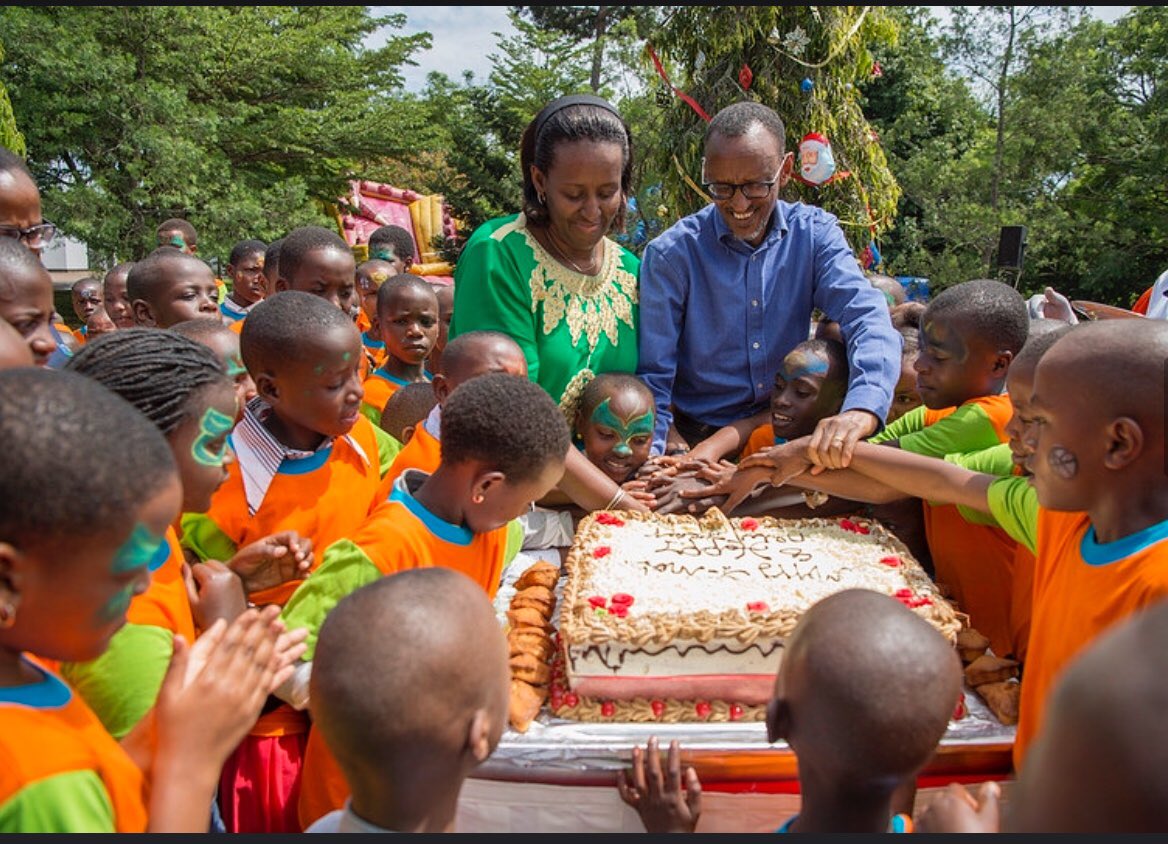 UrugwiroVillage's tweet photo. HBD Mr. President!Thank you for daring to believe in a dignified&amp;prosperous Rwanda where settling for less is not an option.-Urugwiro Family https://t.co/s0z89bscch