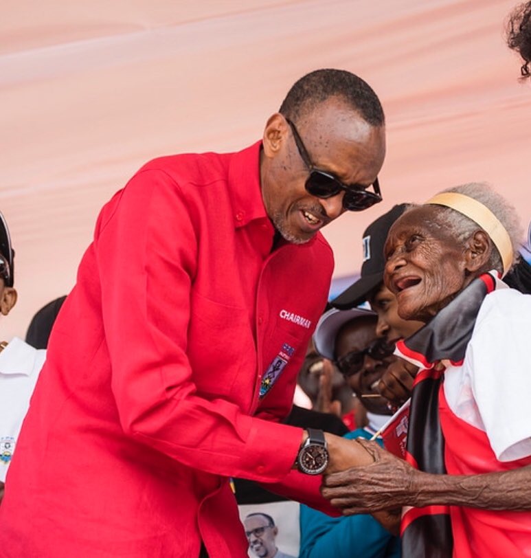 UrugwiroVillage's tweet photo. HBD Mr. President!Thank you for daring to believe in a dignified&amp;prosperous Rwanda where settling for less is not an option.-Urugwiro Family https://t.co/s0z89bscch