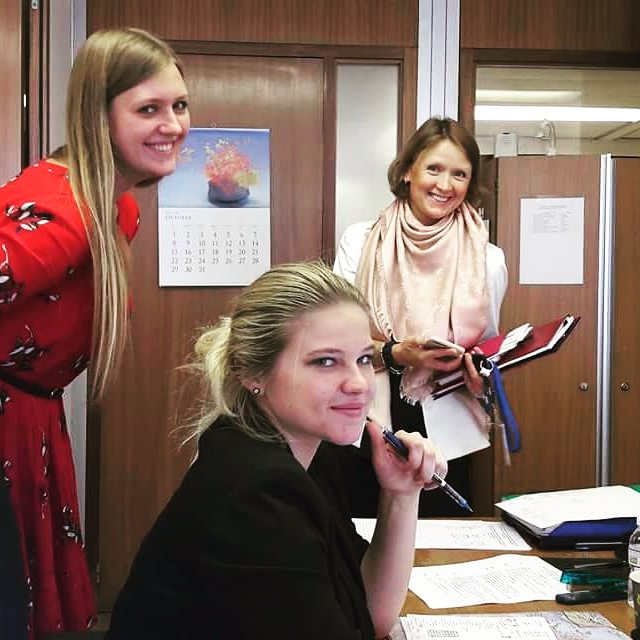 unesco_russia's tweet photo. Les membres de la Délégation russe à la 202e session du Conseil exécutif de l'UNESCO vus par eux-mêmes. Les photos pas si officielles #202EX https://t.co/0fVUgZtQEC