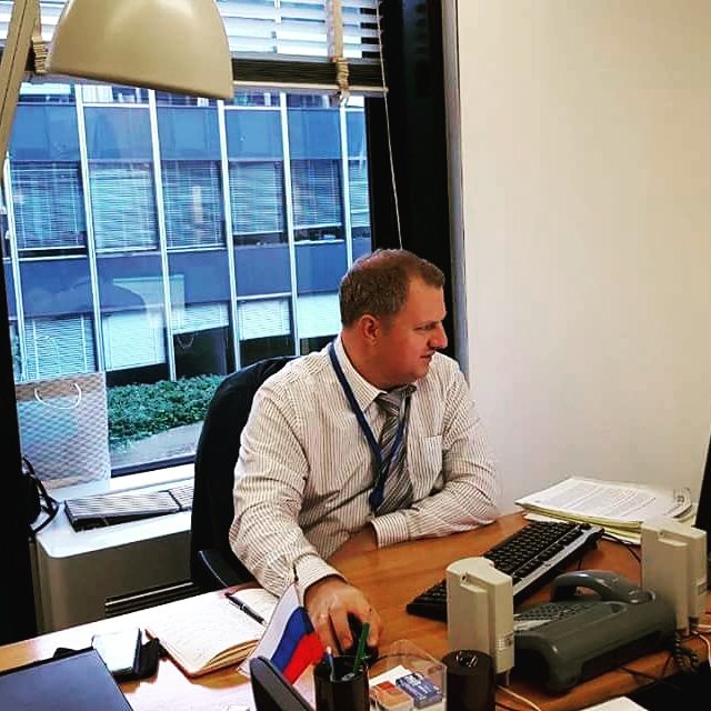unesco_russia's tweet photo. Les membres de la Délégation russe à la 202e session du Conseil exécutif de l'UNESCO vus par eux-mêmes. Les photos pas si officielles #202EX https://t.co/0fVUgZtQEC