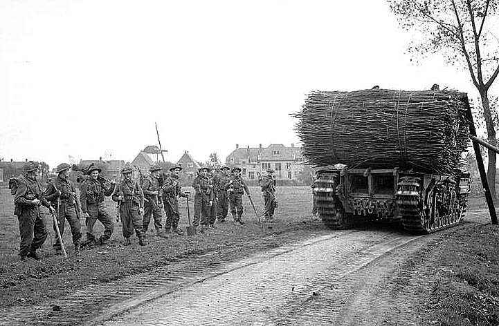 rgpoulussen's tweet photo. #OTD in 1944. The liberation of 's Hertogenbosch. It would cost the lives of 145 British soldiers and 253 Dutch civilians. #WW2 #HISTORY https://t.co/7tohAN1bZA