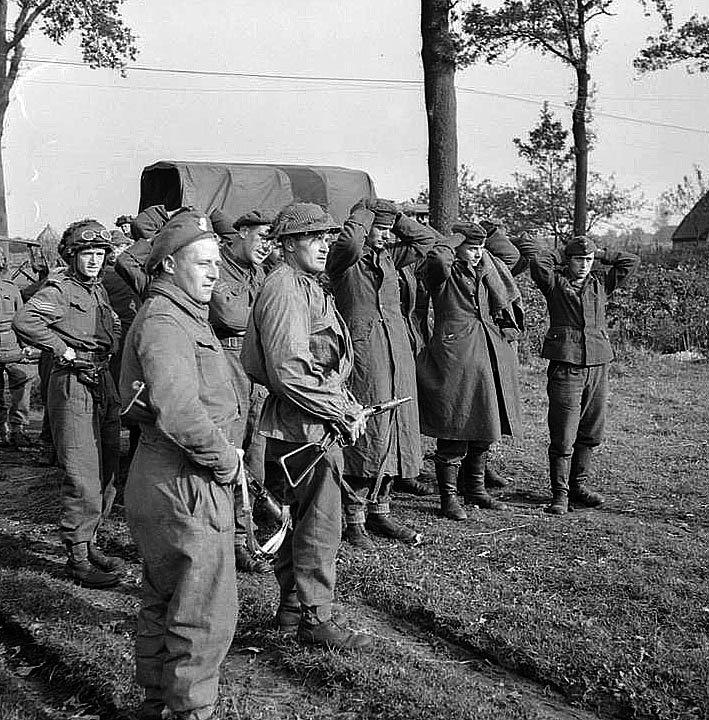 rgpoulussen's tweet photo. #OTD in 1944. The liberation of 's Hertogenbosch. It would cost the lives of 145 British soldiers and 253 Dutch civilians. #WW2 #HISTORY https://t.co/7tohAN1bZA