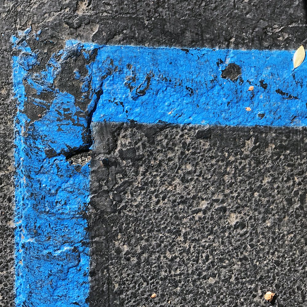Bruddajack's tweet photo. Right Angle #streetphotography #parkinglot #paintedlines #photography #texture https://t.co/KfPSN2Rqjn https://t.co/7bYvPhVqGF