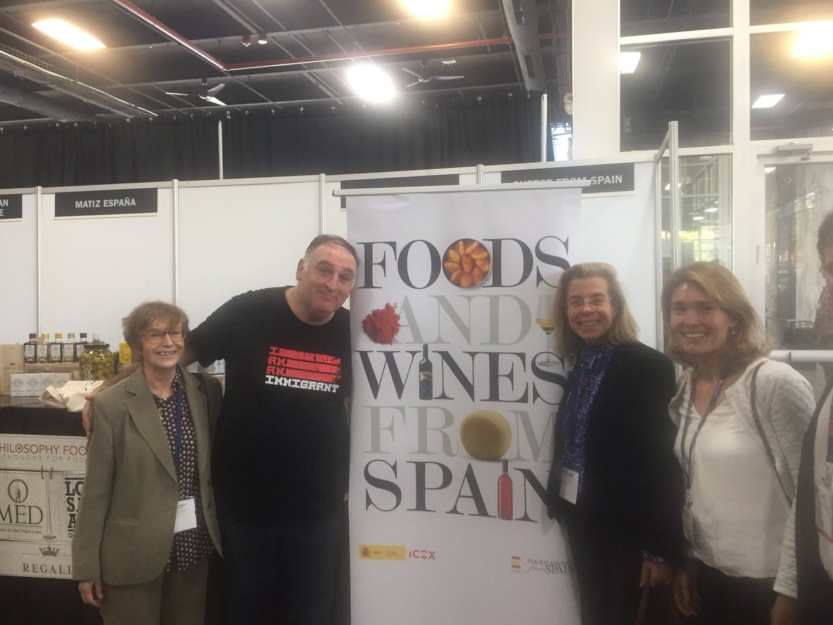 Maria1Naranjo's tweet photo. In #NYC promoting the excellence of @FoodWineSpain with @chefjoseandres at @Star_Chefs 🇪🇸🗽😋 https://t.co/NBfJoBI1vZ