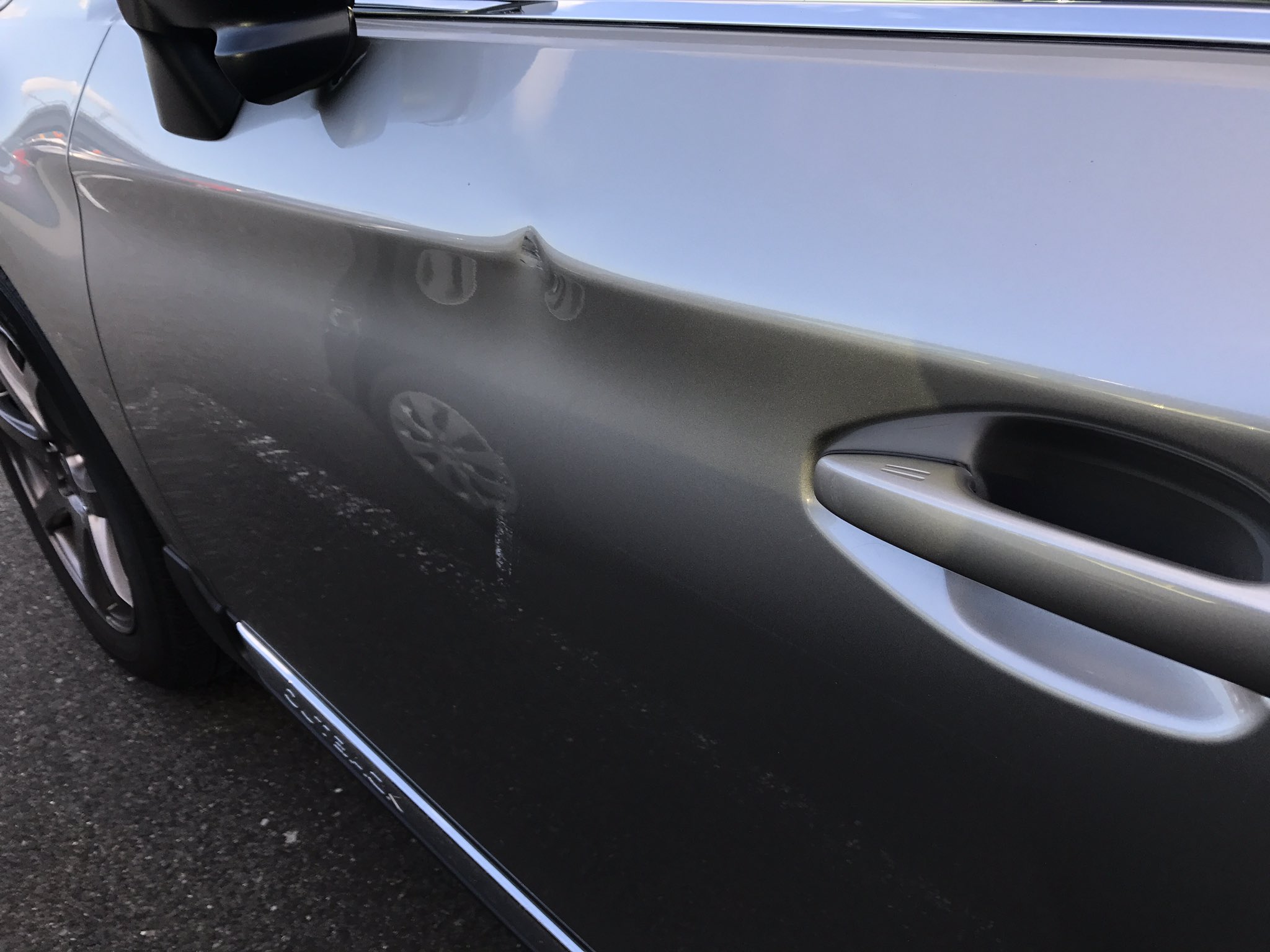 Sig 拡散希望 当て逃げ ジャズドリーム長島d6エリア駐車場にて当て逃げに遭いました 白色の塗料が付いていてドアの位置が高いのでミニバンかsuv系のドアパンチだと思われます もし見かけた方がいらっしゃったら情報をください 大切に乗っている車に