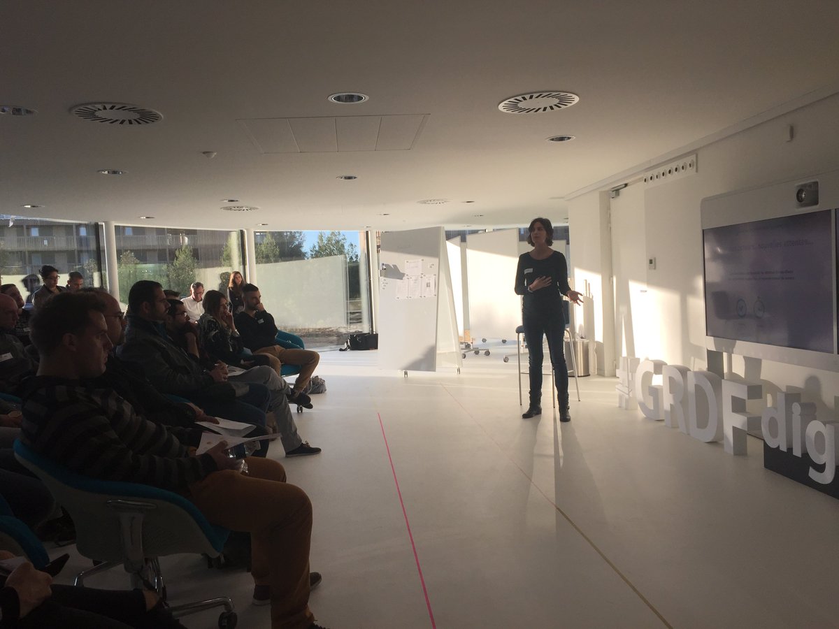 AgatheBAILLY4's tweet photo. Notre leitmotiv : « Embarquer un Maximum de collaborateurs au sein de la Transformation Digitale » #creativday #GRDFMED @Caro_Pfohl https://t.co/RckRhxL4nq