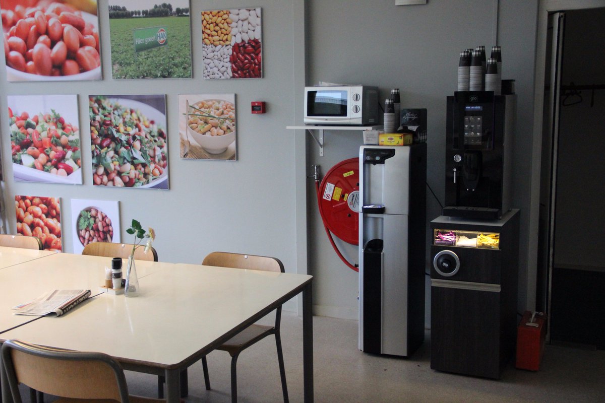 GioCoffeeNL's tweet photo. Koffie is een belangrijke energiebron voor @HAKgroenten. De medewerkers verdienen goede kwaliteit koffie. Koffie van Gio Coffee motiveert iedere medewerker. https://t.co/1GmnbYXoPP https://t.co/9beYfl0VJ6
