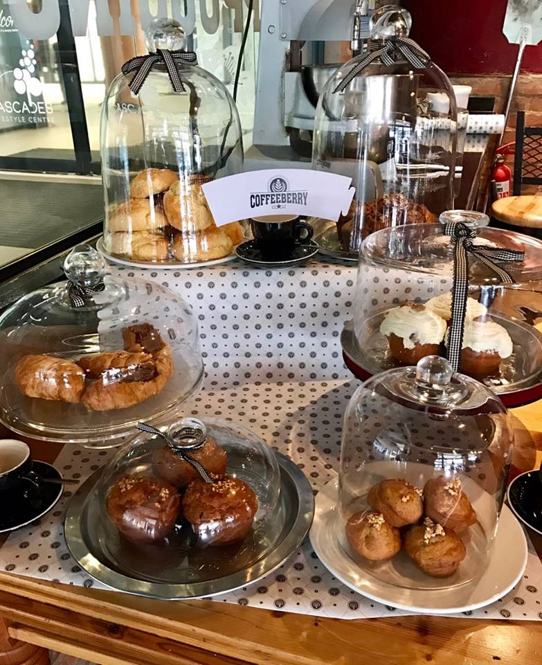 CascadesCentre's tweet photo. Kick start your day with a treat from @CoffeeberryCafe. The #BakersTable is packed with scrumptious goods and their cappuccinos are 👌. https://t.co/YlyN1Y8CID