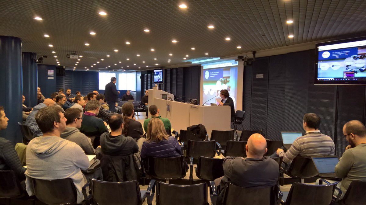 MarcoDalPino's tweet photo. Cominciamo la tappa Toscana di #dotNETConf con i saluti di #Projest che ci ospita https://t.co/Er2OXMgDVw