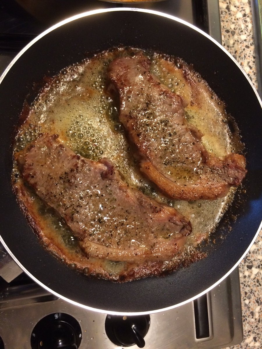 SjoerdGroen's tweet photo. Dit zijn ze dan de entrecotes van @Waterbuffelfarm spetterend in de pan.
Prima stukje vlees, aanrader! https://t.co/VpJBMoDXYZ