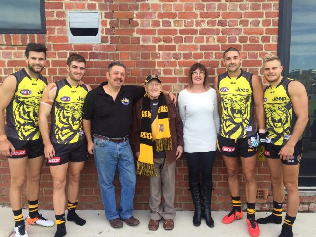 rhettrospective's tweet photo. Farewell Les Manning, 104
He saw every @Richmond_FC League flag.
Would visit the club each year on Anzac Rd. 
Fought in the Battle of Crete. https://t.co/UJcqhBRyMt