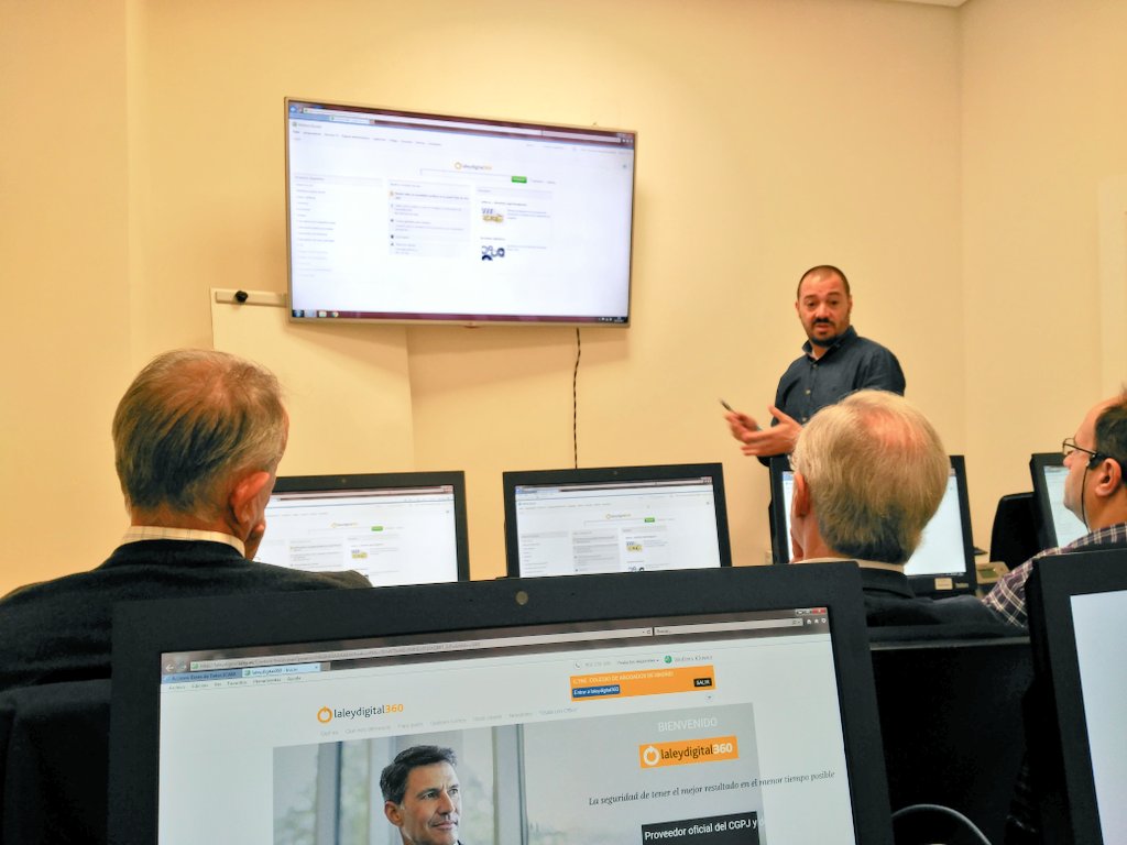 LuisRedondoR's tweet photo. Iniciado el Taller de Formación de la Biblioteca @icam_es para estudio @WoltersKluwerEs #Laleydigital #Smarteca Está tarde + #Documentate https://t.co/MZxqeY3G50