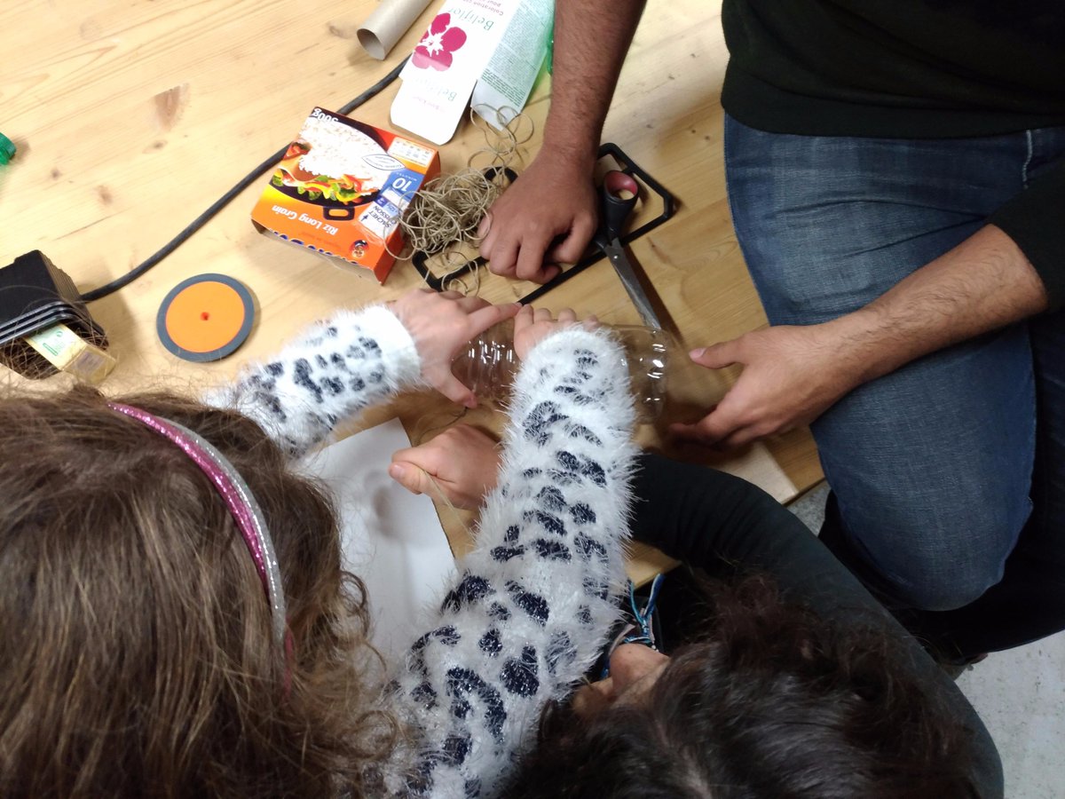 OrianneLedroit's tweet photo. Ce weekend c'était #Kidslab de #SPLab à @ICIMontreuil ou comment tester l'apprentissage mutuel parents/enfants sur #impression3D et #code https://t.co/jdTpZWrOlN