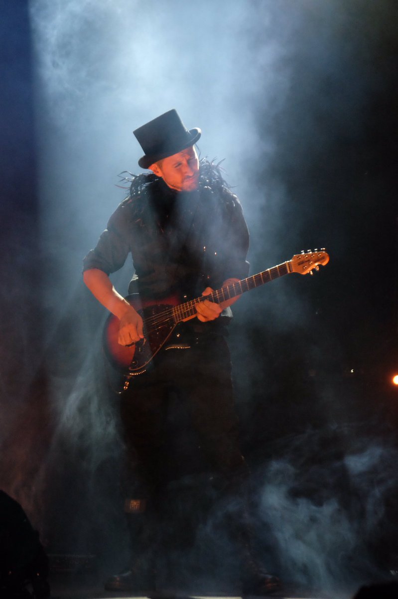 Quina nit de "rememberings" amb <a href="/MHNLOfficial/">Music Has No Limits</a> 🎉🎉🎉 #mhnl #musichasnolimits #bcn #party #funn #musical #barcelona #cultura