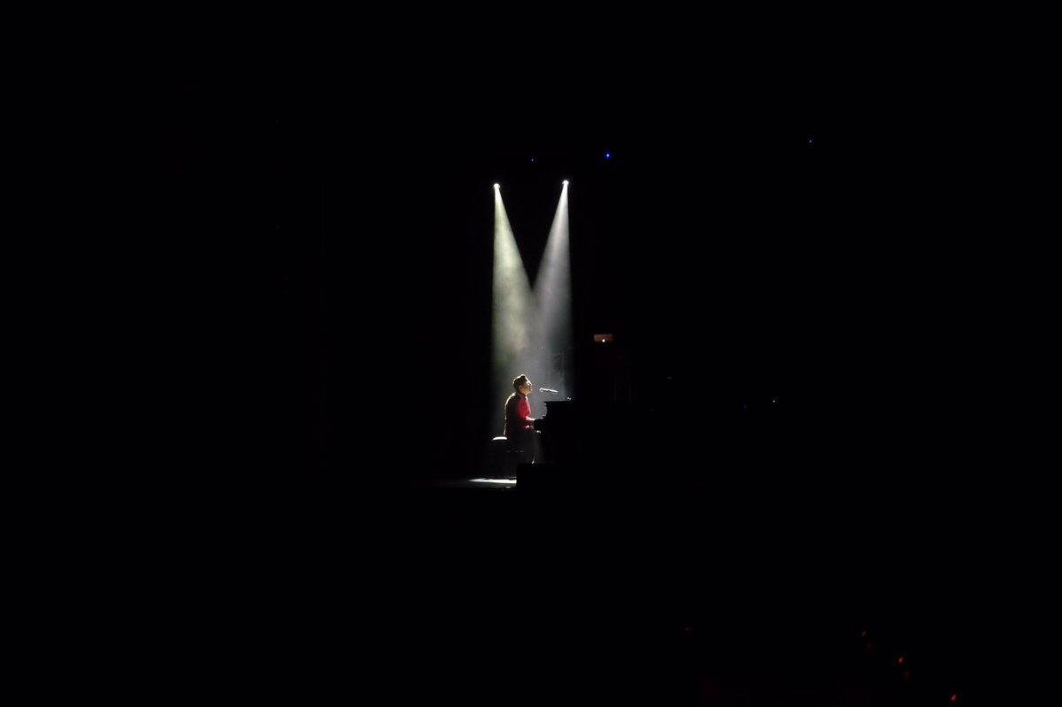 aleix_a_m's tweet photo. Quina nit de "rememberings" amb @MHNLOfficial 🎉🎉🎉 #mhnl #musichasnolimits #bcn #party #funn #musical #barcelona #cultura https://t.co/izqFurdgTK