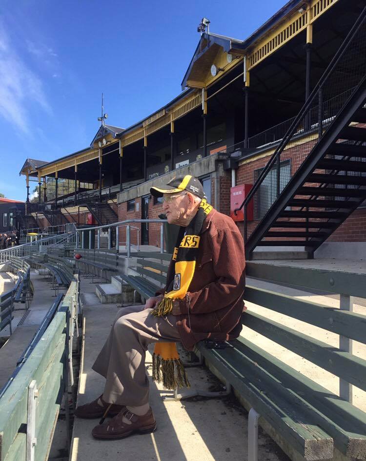 rhettrospective's tweet photo. Farewell Les Manning, 104
He saw every @Richmond_FC League flag.
Would visit the club each year on Anzac Rd. 
Fought in the Battle of Crete. https://t.co/UJcqhBRyMt