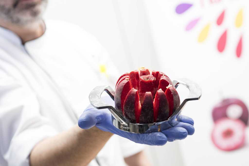 RevistaMercados's tweet photo. #Kissabel, la nueva #manzana de pulpa roja https://t.co/QLd8i8RdDv #innovación #IFORED #fruits #apple https://t.co/lgLpRYpxHm