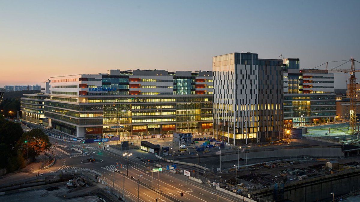 SkanskaSverige's tweet photo. Nya Karolinska Solna framgångsrikt överlämnat – i tid och för en fast kostnad. Läs mer om överlämningen här: https://t.co/Xf3qDKmMgl https://t.co/tfxD82968l