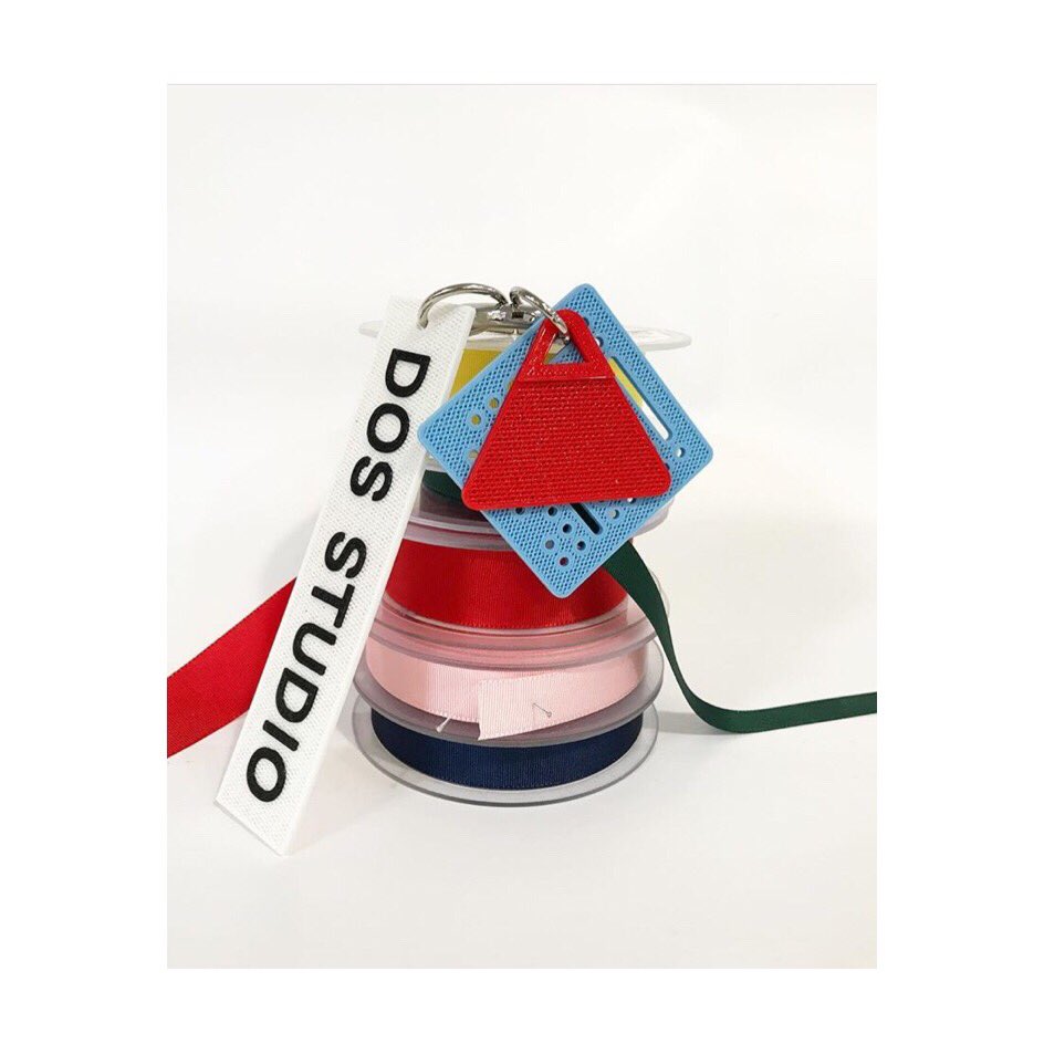 commedesmachine's tweet photo. Llaveros impresos en 3D xa #DosStudio!
#impresion3d #fabricacionavanzada #sostenible #local #personalizada #sustainable #3dprinting https://t.co/YaNFbM83Bv