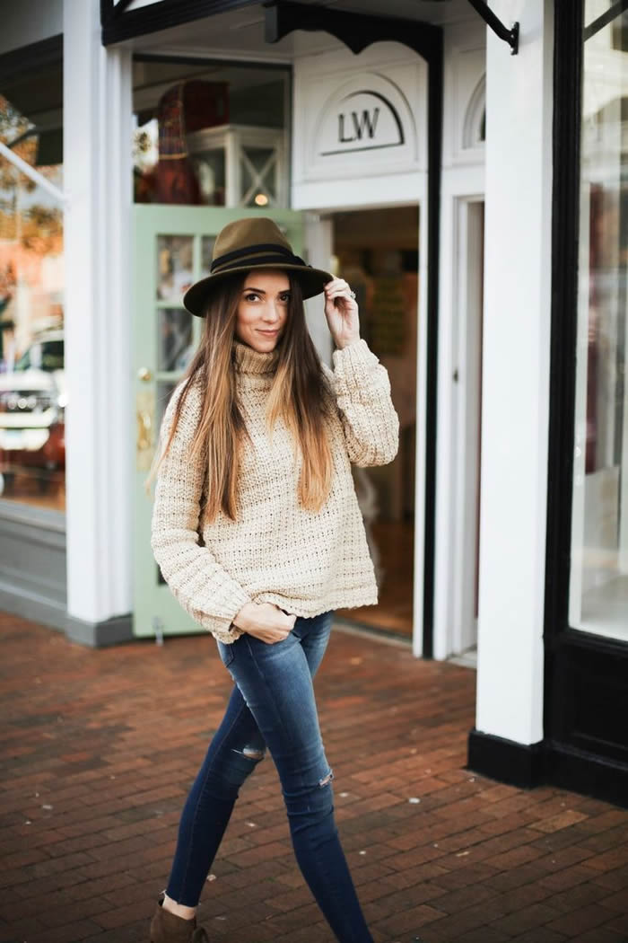 designercentral's tweet photo. 5 #HatTrends to Top Off All Your #FallLooks
https://t.co/WpBr4Qncws https://t.co/G6TeJSNIc8