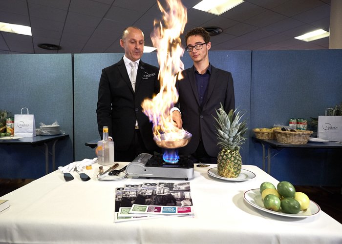 SemaineduGout's tweet photo. Notre album photos de la Rencontre des #ChefsDeDemain qui s'est déroulée à l'@EPMT_ est en ligne ! 👨🍳👩🎓https://t.co/btJKEFO5XD #LeGout2017 https://t.co/UDV97ipLu4