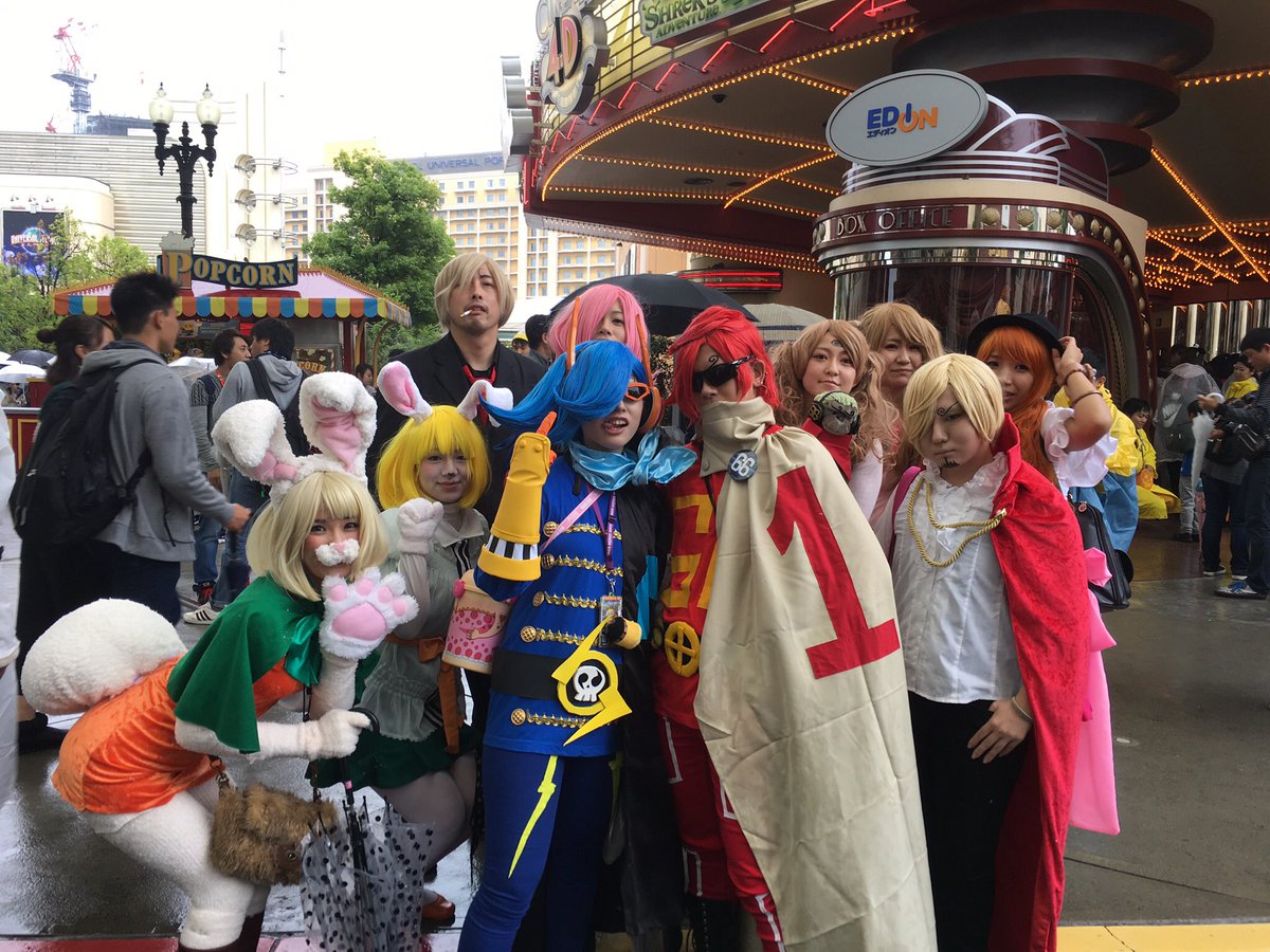 あーきー ユニバコスプレ ワンピースあわせー イチジニジサンジヨンジ おったので一緒に写真とってもろたー ハロウィン Usj ワンピース ユニバ T Co Xukeeyyoxy Twitter